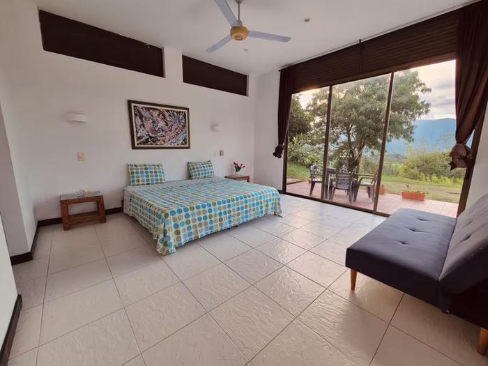 Habitación con vista a la montaña